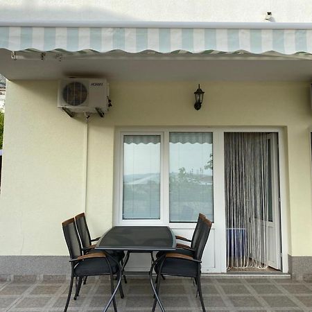 Apartmani Znaor Baska Voda Exterior photo
