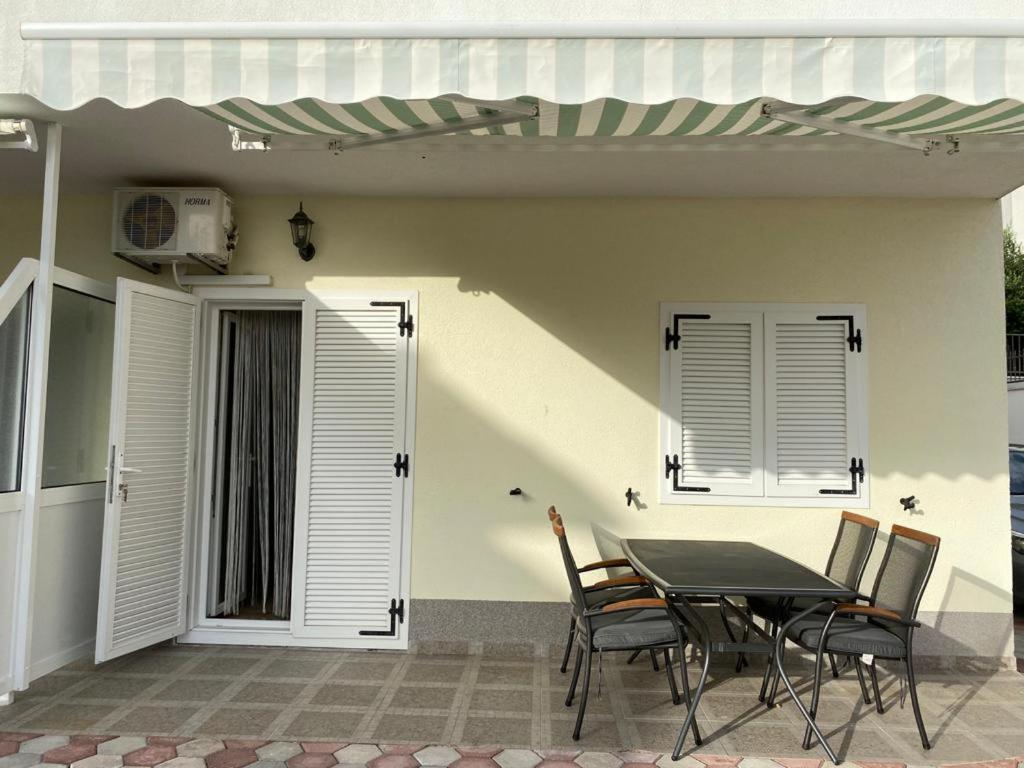Apartmani Znaor Baska Voda Exterior photo