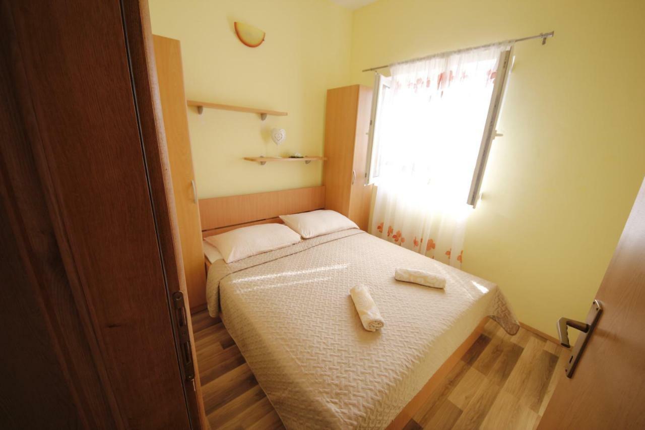 Apartmani Znaor Baska Voda Exterior photo