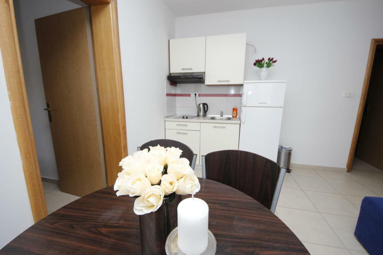 Apartmani Znaor Baska Voda Exterior photo