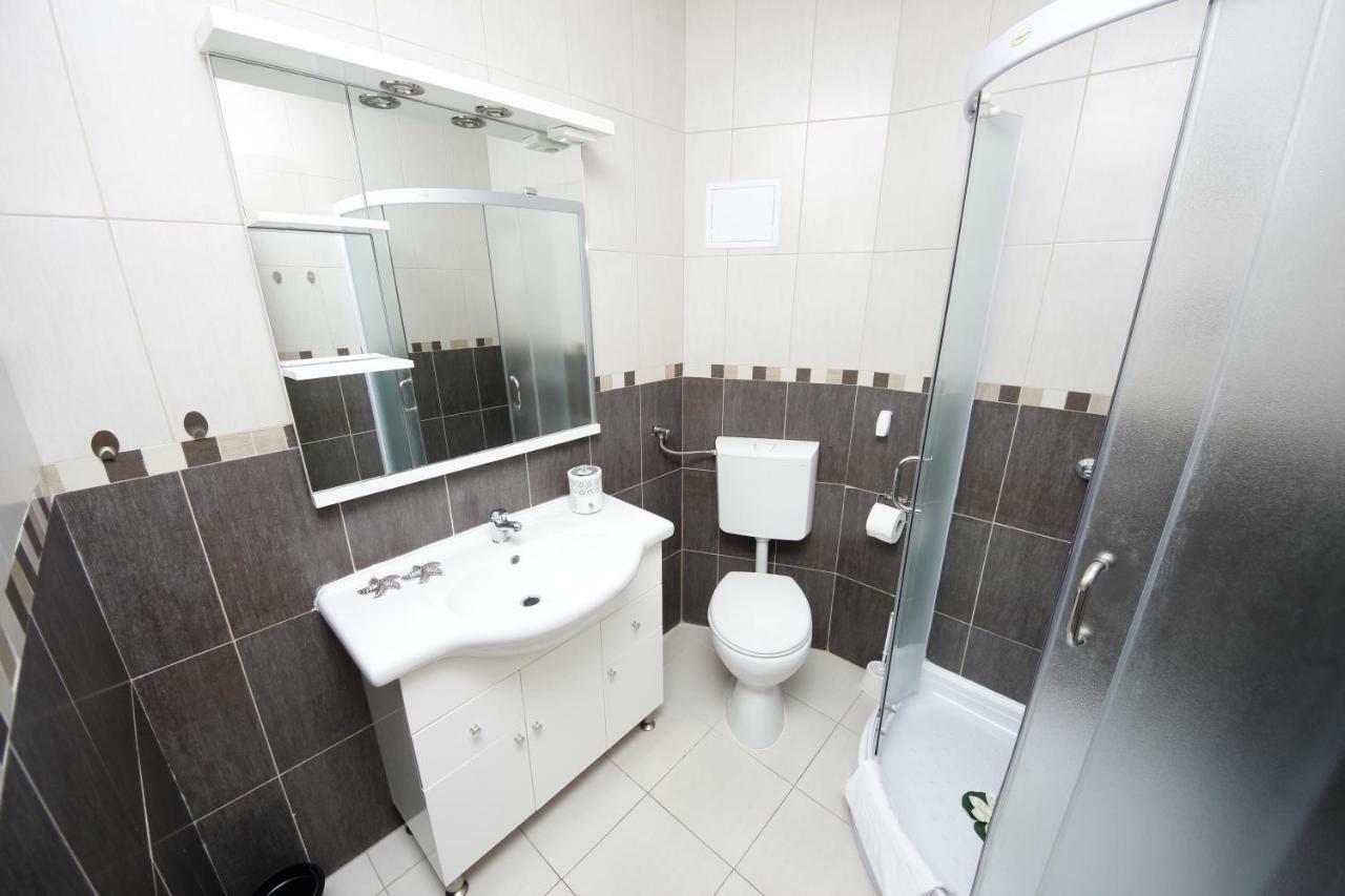 Apartmani Znaor Baska Voda Exterior photo